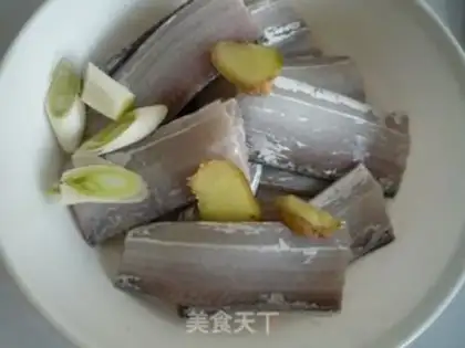 Make Jell-O fish step 2