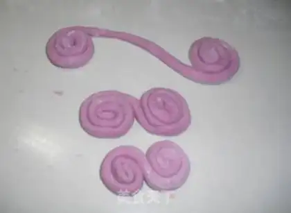 Make The date buns step 3