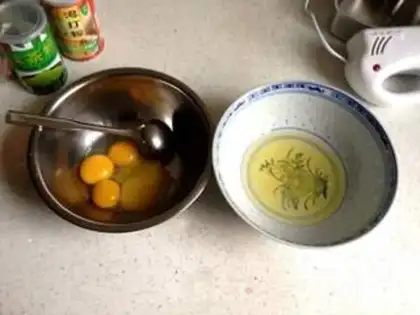 Make Microwave rainbow cake step 1