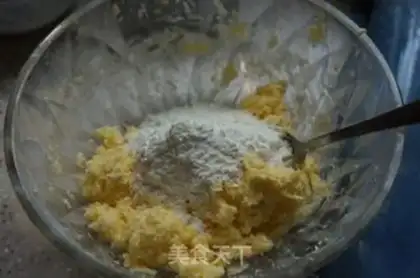 Make Gold coconut ball step 4