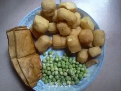 Make Seaweed tofu and dry peas step 1
