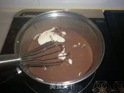 Make Strawberry chocolate cake step 18