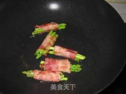 Make Bacon roll step 4