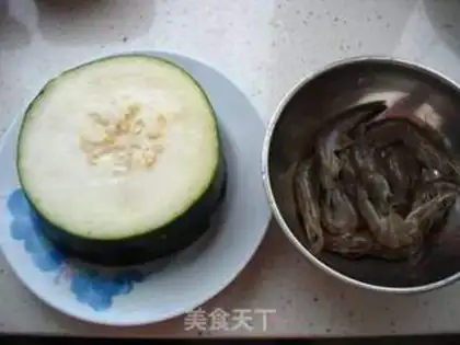 Make Seafood melon soup step 0