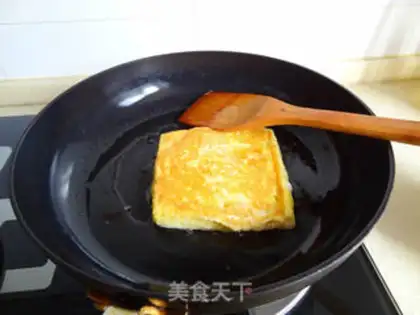 Make Eggs and toast step 4