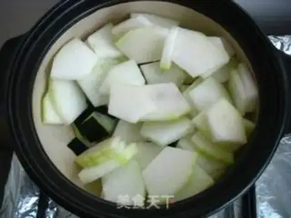 Make Seafood melon soup step 3