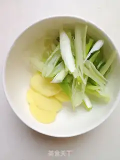 Make Onions of yellowfish step 2
