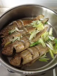 Make Onions of yellowfish step 5