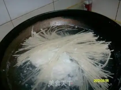 Make Double egg onion oil noodles step 1
