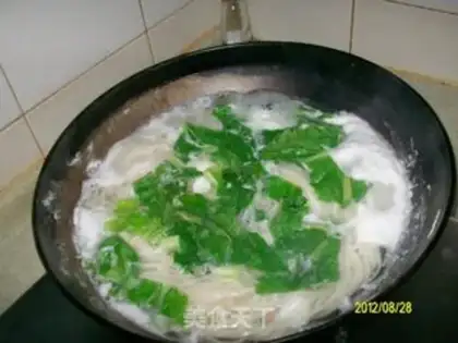Make Double egg onion oil noodles step 3