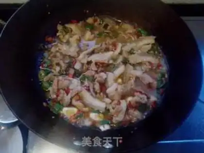 Make Garlic spicy little fried meat step 6
