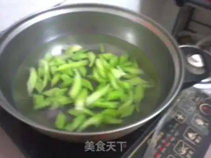Make Celery fried dry step 3