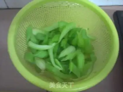 Make Celery fried dry step 4