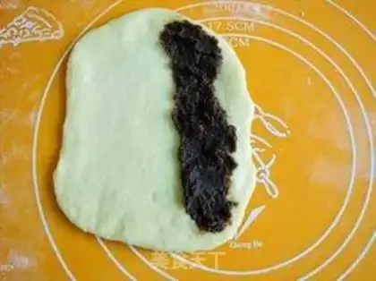 Make caterpillar bean bread step 4