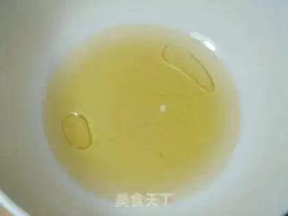Make A broad white Lotus yolk cake step 0