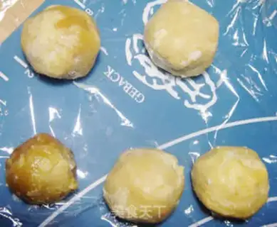 Make A broad white Lotus yolk cake step 6