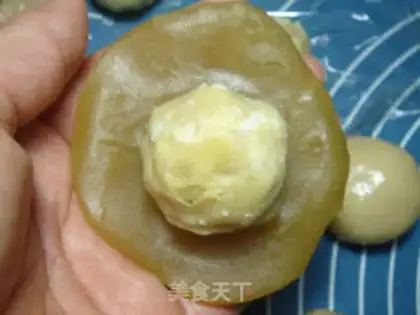 Make A broad white Lotus yolk cake step 7
