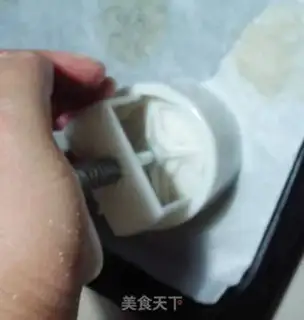 Make A broad white Lotus yolk cake step 12