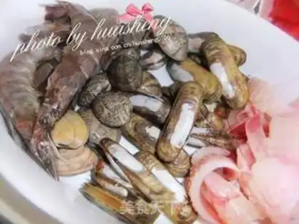 Make Spanish seafood step 1