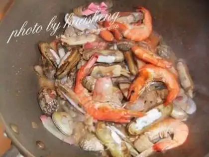 Make Spanish seafood step 6