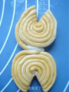 Make Pumpkin roll step 6