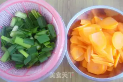 Make Garlic carrots step 1