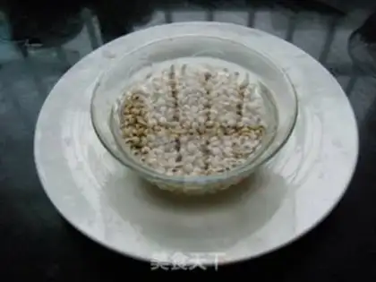 Make Black bean rice lily soup step 1