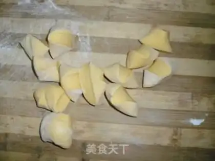 Make Gold vase step 8