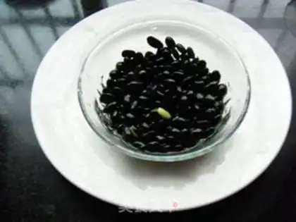 Make Black bean rice lily soup step 2