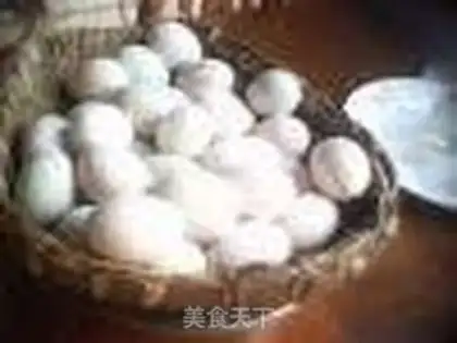 Make Five salted eggs step 0