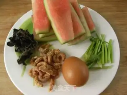 Make Watermelon and rice egg soup step 0