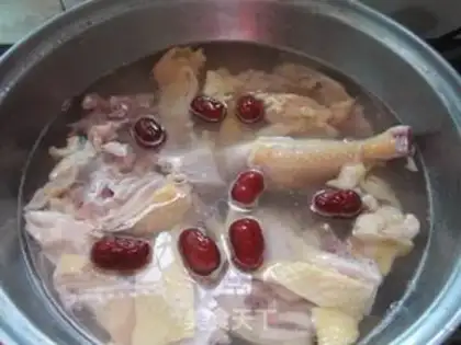 Make Chicken soup with red dates step 4