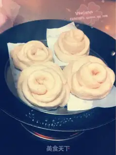 Make Rose-type buns step 13
