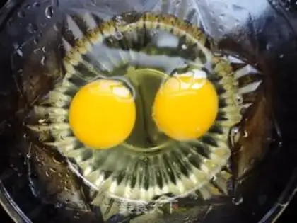 Make Cracking eggs step 5