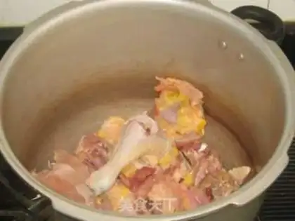 Make Puffy mushroom chicken soup step 1