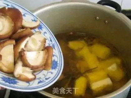 Make Puffy mushroom chicken soup step 4