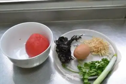 Make Tomato shrimp omelet soup step 0