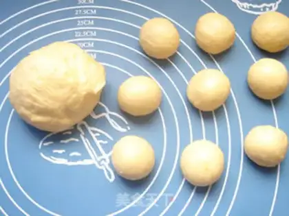Make Pumpkin little foot bread step 2