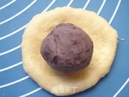 Make Pumpkin little foot bread step 5