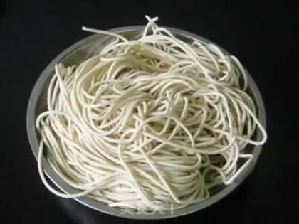 Make cucumber lace noodles step 1