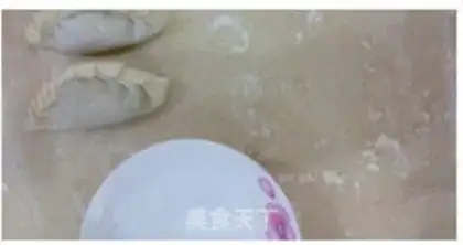 Make Frozen mushroom pork dumplings step 1