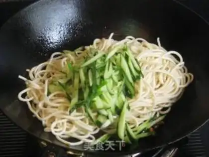 Make cucumber lace noodles step 10