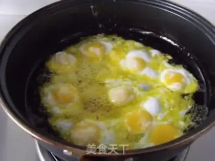 Make Back to the pot and the eggs step 0
