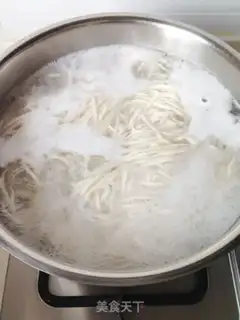 Make The saloon noodles step 2