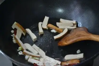 Make Celery fried dry step 4