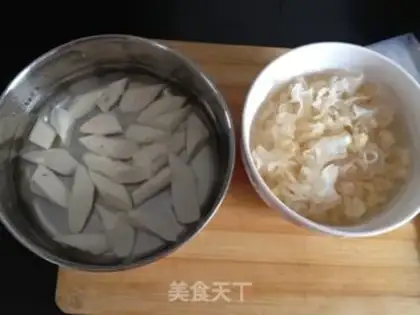 Make Silver ear soup step 1