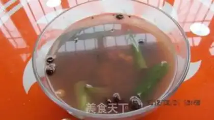 Make Five fragrances of peanut rice step 5
