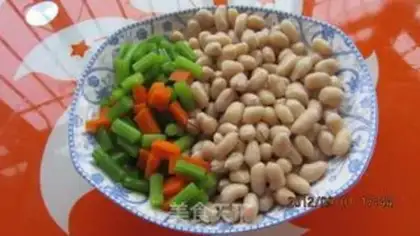 Make Five fragrances of peanut rice step 7