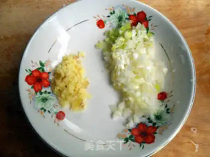 Make Celery pork dumplings step 1