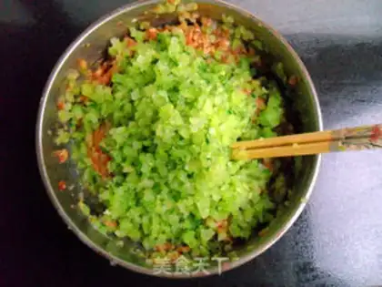 Make Celery pork dumplings step 3